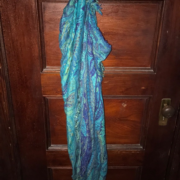Scarfs - Picture 3 of 8